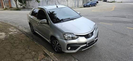 TOYOTA ETIOS 1.5 PLATINUM SEDAN 16V FLEX 4P AUTOMÁTICO